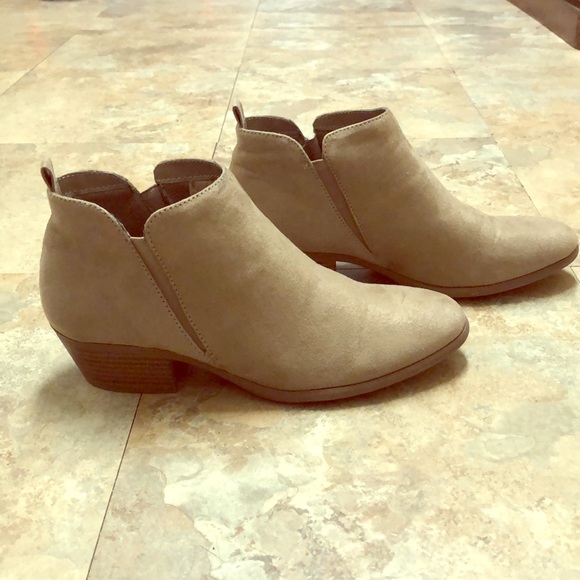 American Eagle Ankle Boots - Picture 3 of 7